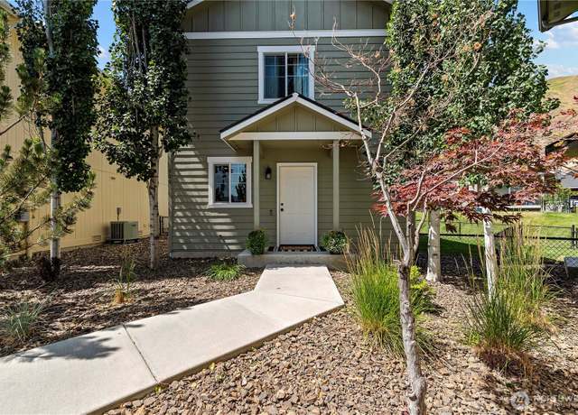 Property at 300 Saddlehorn Ln, Wenatchee, WA 98801, 2 beds, 2.5 baths