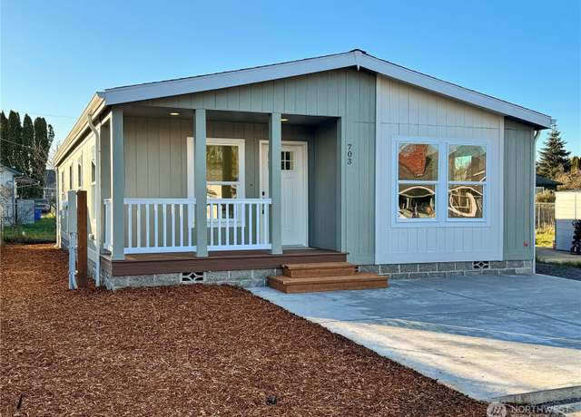 Property at 703 S 8th Ave, Kelso, WA 98626, 3 beds, 2 baths