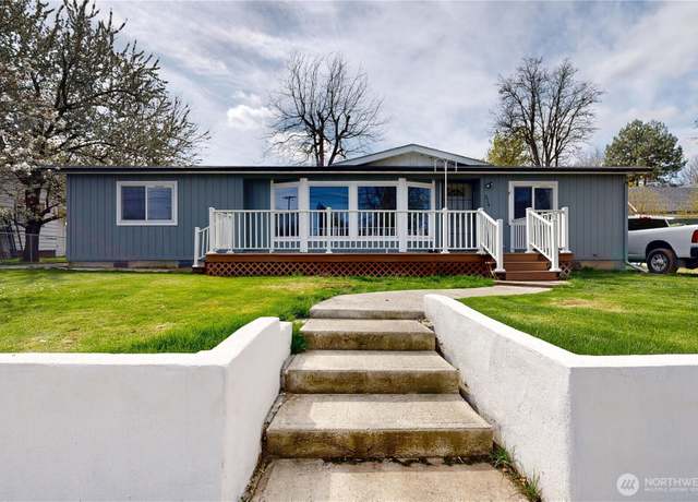 Property at 314 E Sixth St, Waitsburg, WA 99361, 3 beds, 2 baths