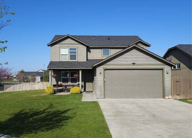 Property at 800 S Hamilton Rd, Moses Lake, WA 98837, 3 beds, 2.5 baths