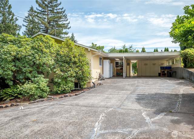 Property at 2102 Burcham St, Kelso, WA 98626, 4 beds, 3 baths