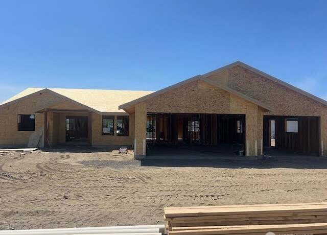 Property at 892 N Nile Ave, East Wenatchee, WA 98802, 3 beds, 2.5 baths