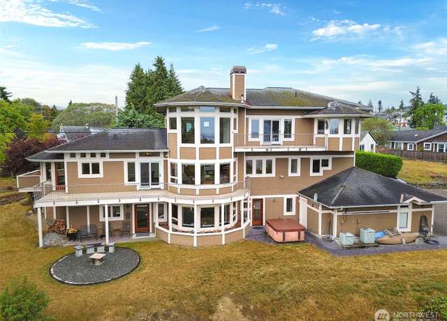 Property at 706 W 4th St, Port Angeles, WA 98363, 3 beds, 4 baths