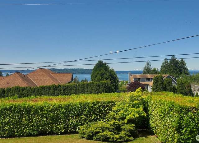 Property at 1204 S 229th St, Des Moines, WA 98198, 3 beds, 2 baths
