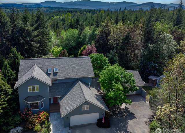 Property at 702 Woodland Dr, Port Townsend, WA 98368, 4 beds, 2.5 baths