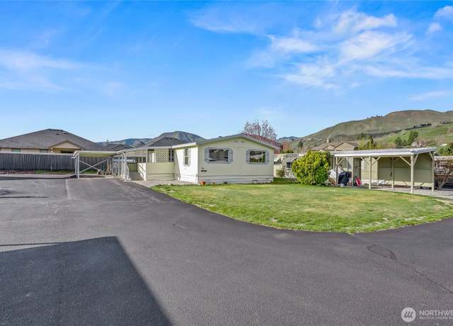 Property at 1608 N Western Ave #24, Wenatchee, WA 98801, 3 beds, 2 baths
