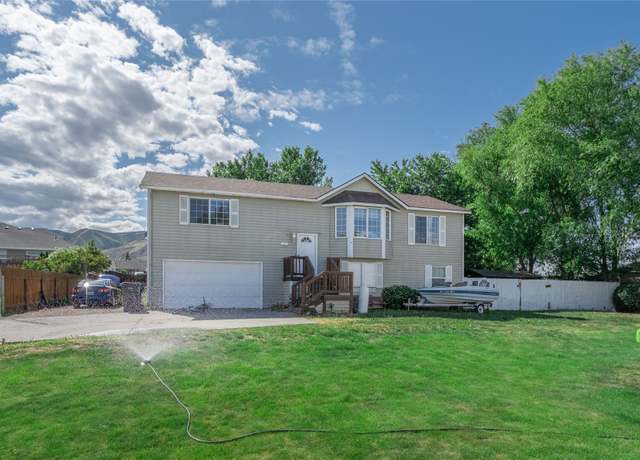 Property at 1722 Lincoln Park Cir, Wenatchee, WA 98801, 4 beds, 2 baths