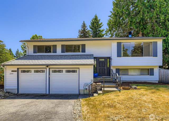 Property at 12935 NE 131st St, Kirkland, WA 98034, 3 beds, 2.5 baths