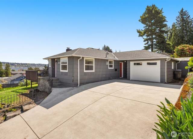 Property at 8715 S 115th Pl, Seattle, WA 98178, 3 beds, 2 baths