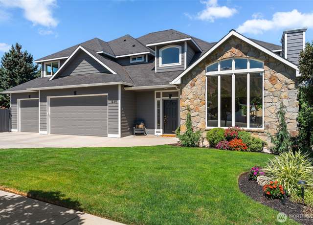 Property at 1440 John St, Wenatchee, WA 98801, 5 beds, 3.5 baths