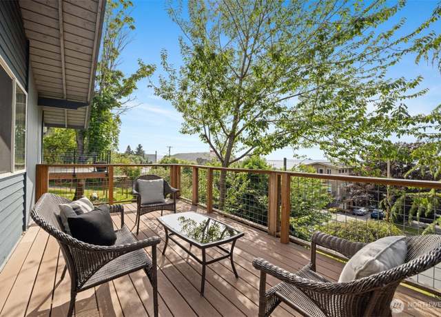 Property at 606 N State St, Bellingham, WA 98225, 4 beds, 3 baths