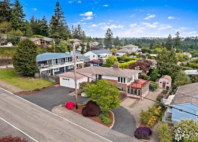 Property at 21212 4th Ave S, Des Moines, WA 98198, 4 beds, 3.5 baths