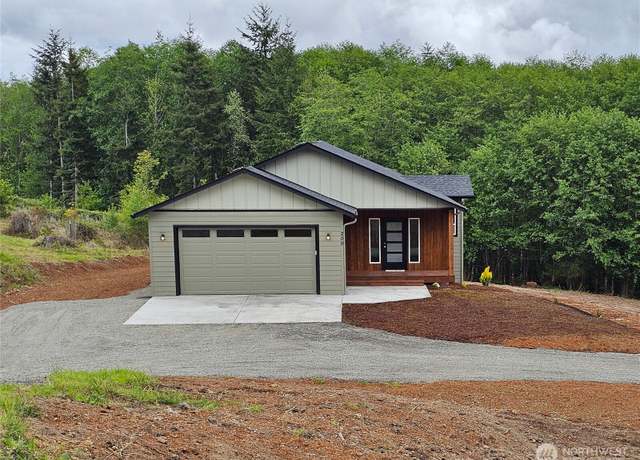Property at 200 Red Hawk Dr, Castle Rock, WA 98611, 3 beds, 2 baths