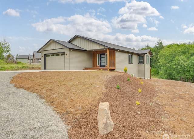 Property at 200 Red Hawk Dr, Castle Rock, WA 98611, 3 beds, 2 baths