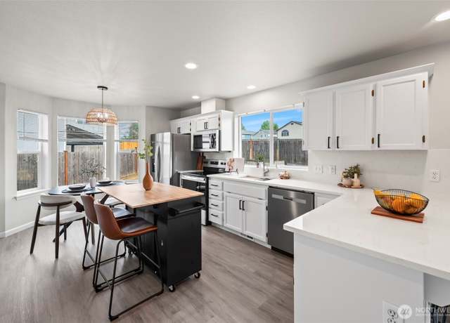 Property at 17525 90th Ave E, Puyallup, WA 98375, 4 beds, 2.5 baths