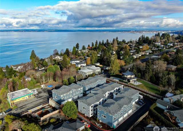 Property at 3702 W Mukilteo Blvd Unit B, Everett, WA 98203, 4 beds, 3 baths