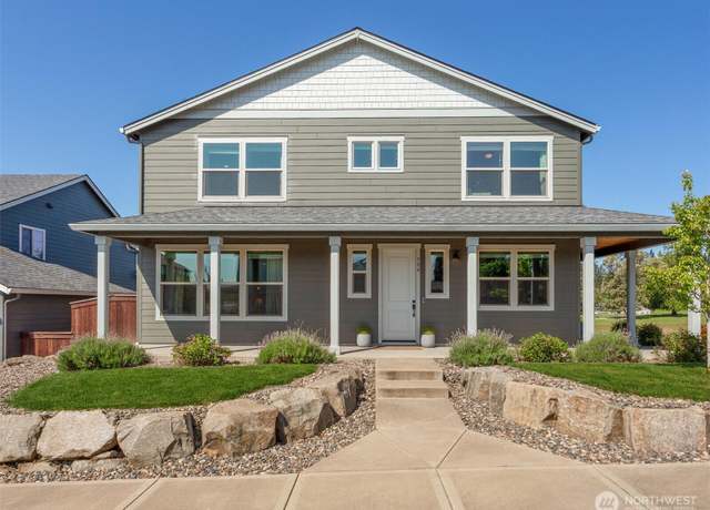 Property at 904 E Tanoak Ave, La Center, WA 98629, 4 beds, 2.5 baths