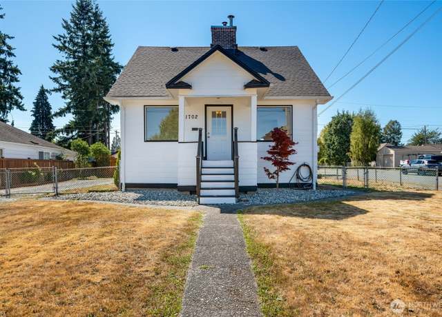 Property at 1702 Cedar St Unit A, Everett, WA 98201, 4 beds, 2 baths