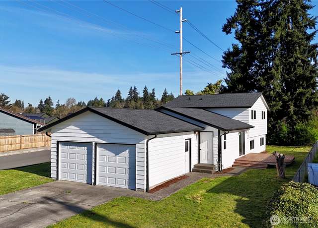 Property at 1716 W Young St, Elma, WA 98541, 4 beds, 2.5 baths