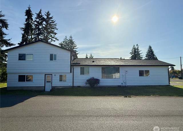 Property at 1716 W Young St, Elma, WA 98541, 4 beds, 2.5 baths
