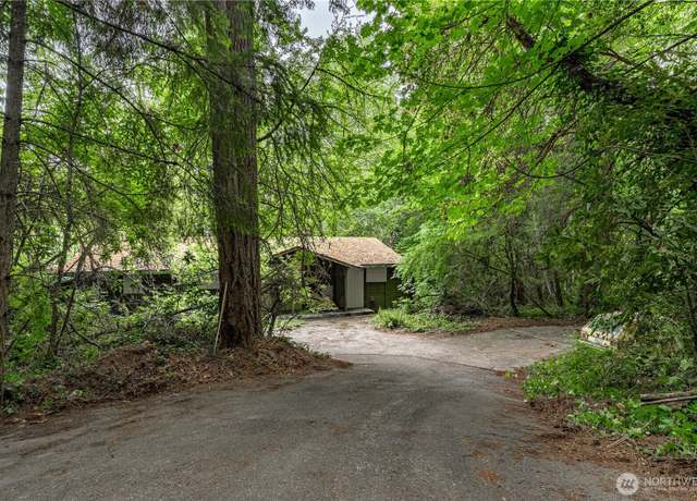 Property at 4584 Illahee Rd NE, Bremerton, WA 98311, 3 beds, 3 baths