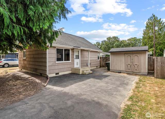 Property at 235 Carolina St, Longview, WA 98632, 2 beds, 1 bath