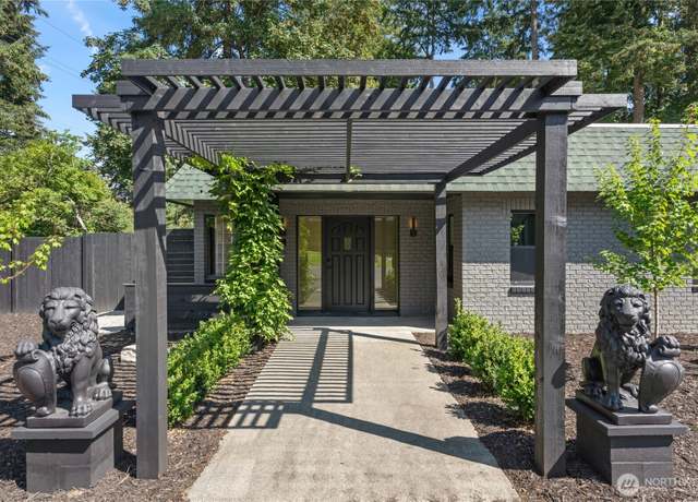 Property at 6216 75th St W, Lakewood, WA 98499, 5 beds, 3 baths