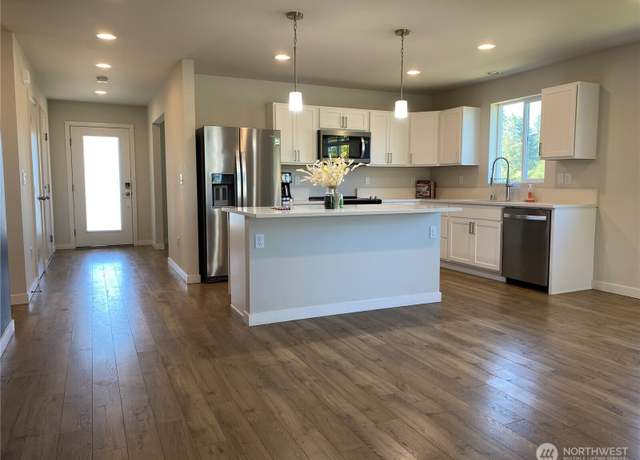 Property at 3601 Page St, Port Angeles, WA 98362, 3 beds, 2 baths