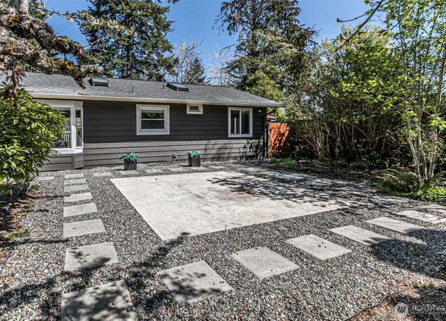 Property at 1700 Beacon Way SE, Renton, WA 98058, 5 beds, 3 baths