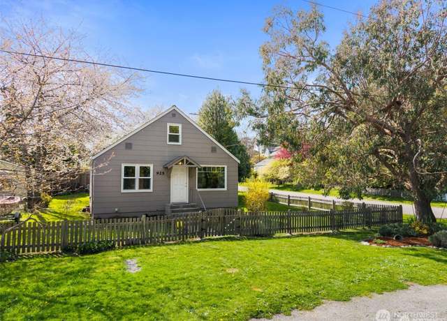 Property at 925 Jackson St, Port Townsend, WA 98368, 2 beds, 1 bath