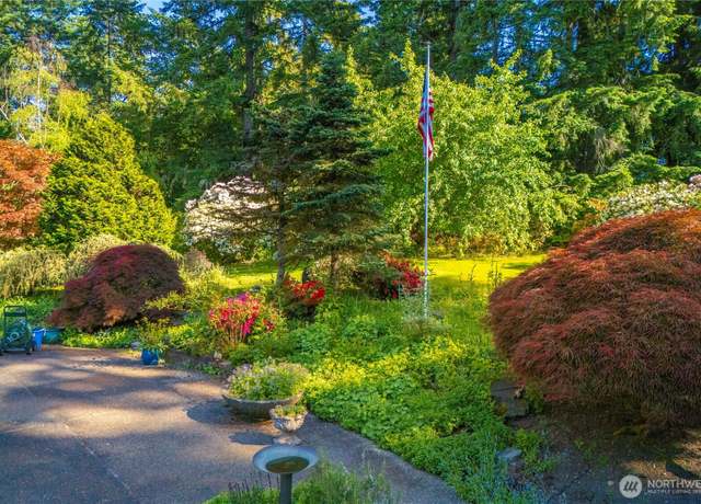 Property at 6702 77th St W, Lakewood, WA 98499, 5 beds, 3 baths