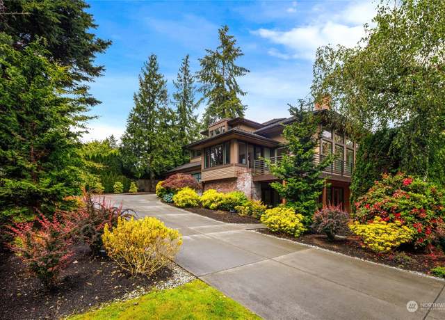Property at 7842 NE 10th St, Medina, WA 98039, 5 beds, 3.5 baths
