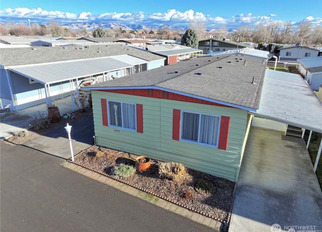 Property at 1427 Topaz St, Walla Walla, WA 99362, 3 beds, 2 baths