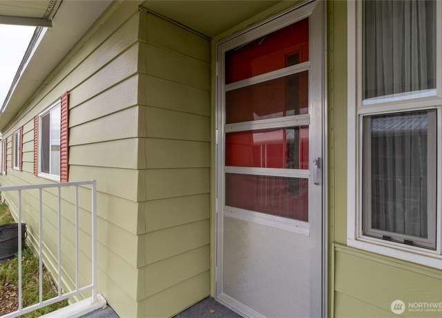 Property at 1427 Topaz St, Walla Walla, WA 99362, 3 beds, 2 baths