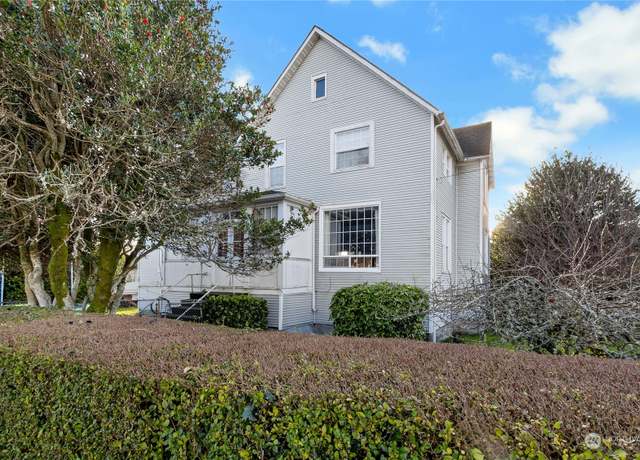 Property at 704 M St, Hoquiam, WA 98550, 5 beds, 2.5 baths