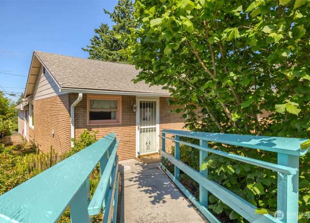 Property at 3303 E 11th St, Vancouver, WA 98661, 2 beds, 1 bath