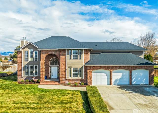 Property at 2224 Fancher Heights Blvd, East Wenatchee, WA 98802, 4 beds, 3.5 baths