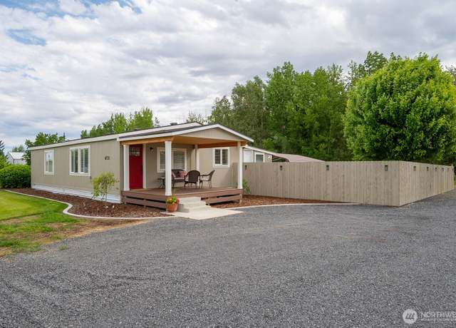 Property at 6731 Stratford Rd NE, Moses Lake, WA 98837, 3 beds, 2 baths