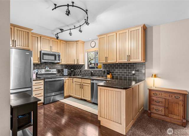 Property at 936 Grenz St, Wenatchee, WA 98801, 3 beds, 2 baths