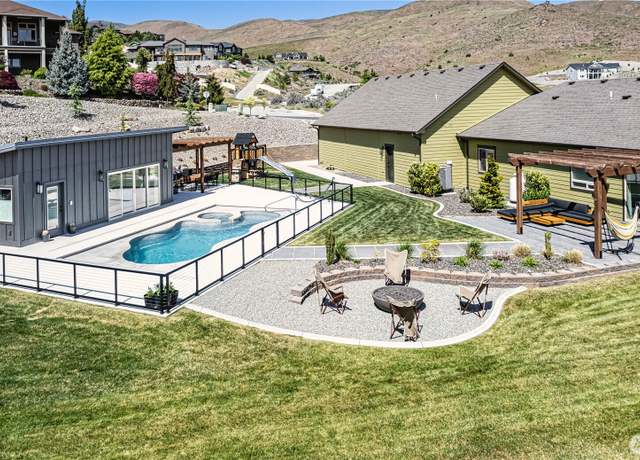 Property at 409 W Rolling Hills Ln, Wenatchee, WA 98801, 4 beds, 2.5 baths