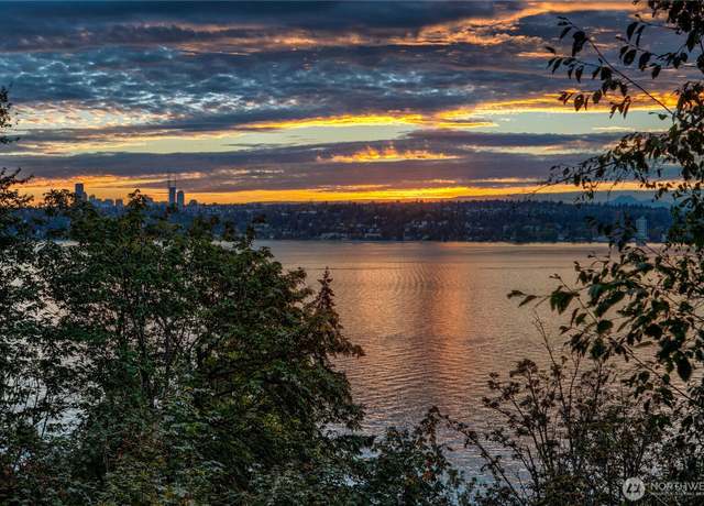 Property at 2425 Evergreen Point Rd, Medina, WA 98039, 7 beds, 4.5 baths