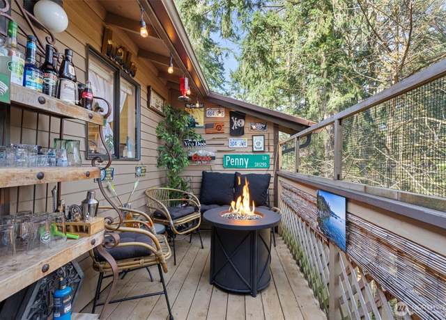 Property at 1101 SW Harrier Cir #206, Oak Harbor, WA 98277, 2 beds, 1 bath