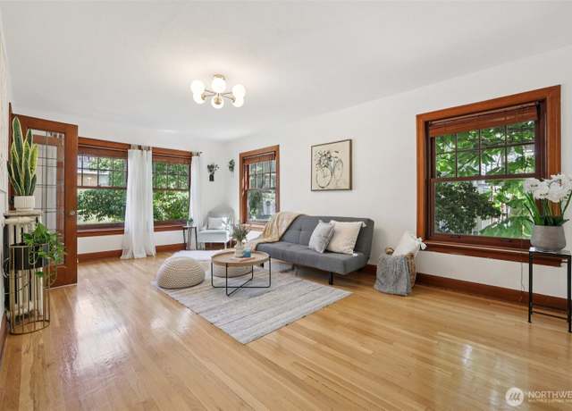 Property at 408 Bellevue Ave E #206, Seattle, WA 98102, 1 bath