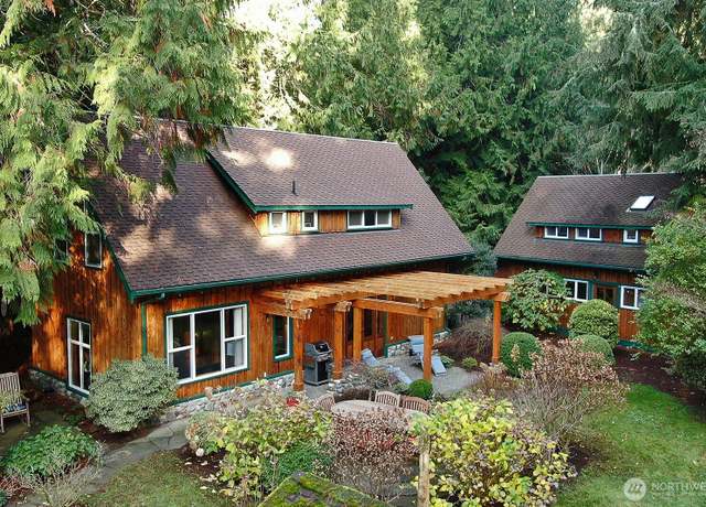 Property at 3638 Redtail Ln, Clinton, WA 98236, 2 beds, 2.5 baths
