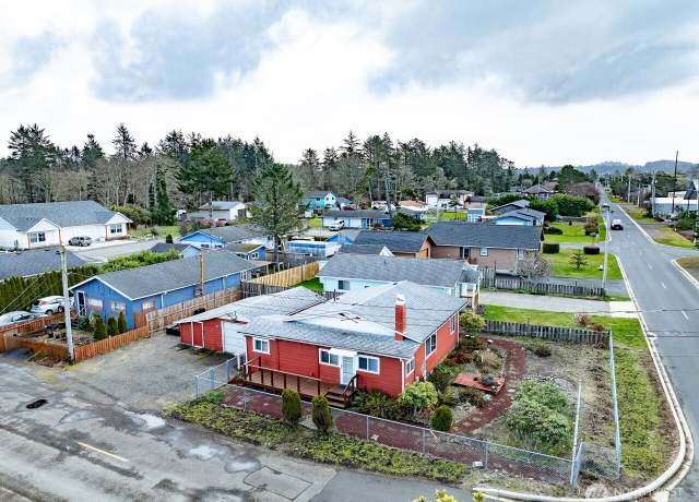 Property at 201 17th St SE, Long Beach, WA 98631, 2 beds, 1 bath