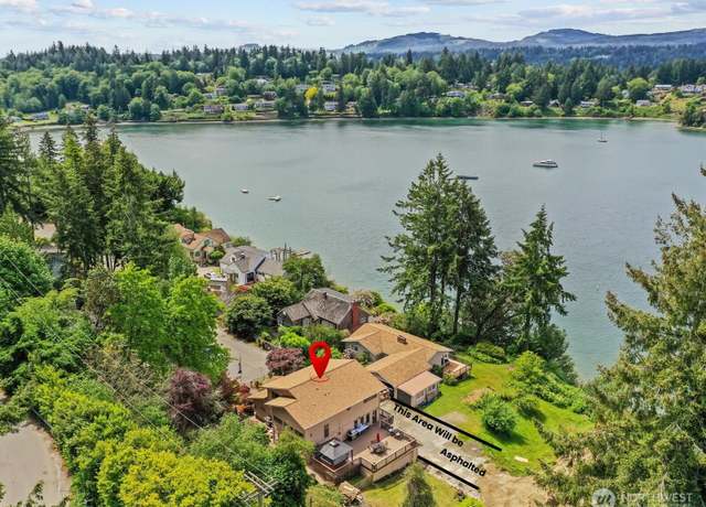 Property at 2540 E Phinney Bay Pl, Bremerton, WA 98312, 5 beds, 3 baths