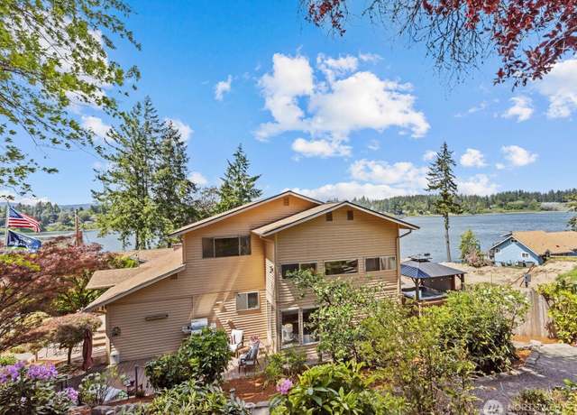 Property at 2540 E Phinney Bay Pl, Bremerton, WA 98312, 5 beds, 3 baths