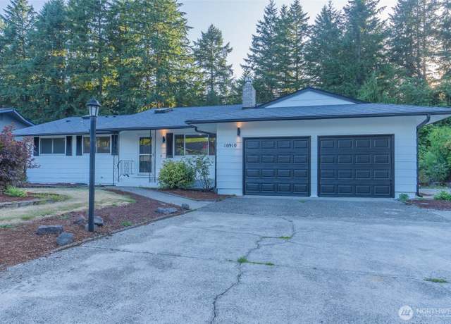 Property at 10910 114th Ave SW, Tacoma, WA 98498, 4 beds, 3 baths