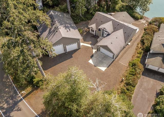 Property at 799 Duck Lake Dr SE, Ocean Shores, WA 98569, 2 beds, 2.5 baths