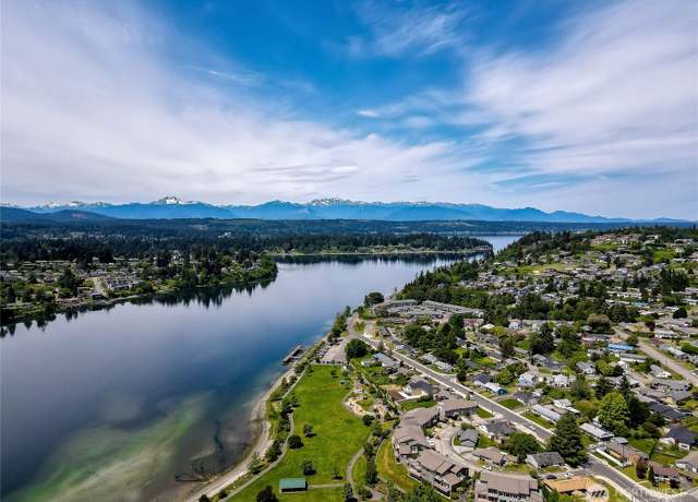 Property at 239 Apple St, Bremerton, WA 98310, 3 beds, 2 baths
